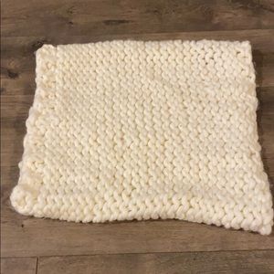 White chunky scarf